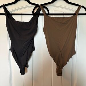 SKIMS Scoop Neck Bodysuit Duo - Brown & Black